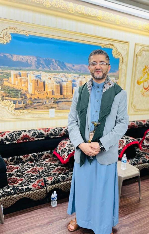 Amer Ghalib in traditional yemeni clothing.